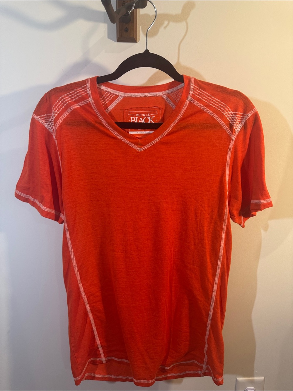 Buckle Men's Orange V-Neck Short Sleeve Shirt